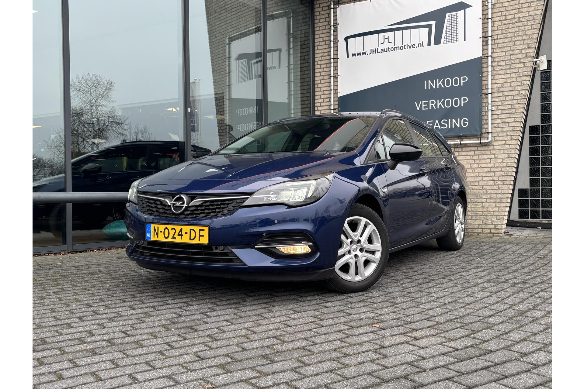 Opel Astra Sports Tourer 1.2 Bus. Edit.*CAMERA*ECC*CRUISE*NAVI*HAAK*PDC*